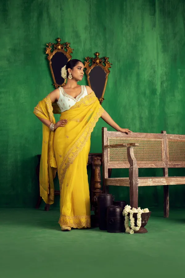 Heavy_Organza_With_Beautiful_Embroidery_Thred_Zari_and_Sequance_Work_Saree