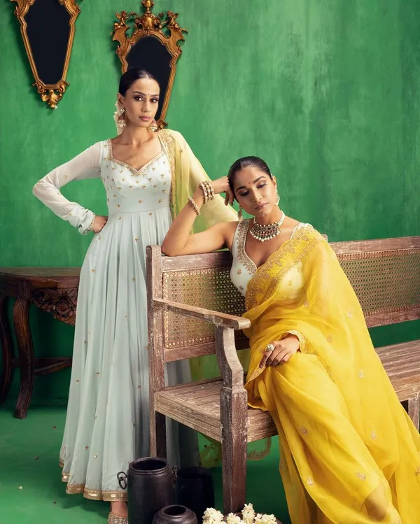 Heavy_Organza_With_Beautiful_Embroidery_Thred_Zari_and_Sequance_Work_Saree