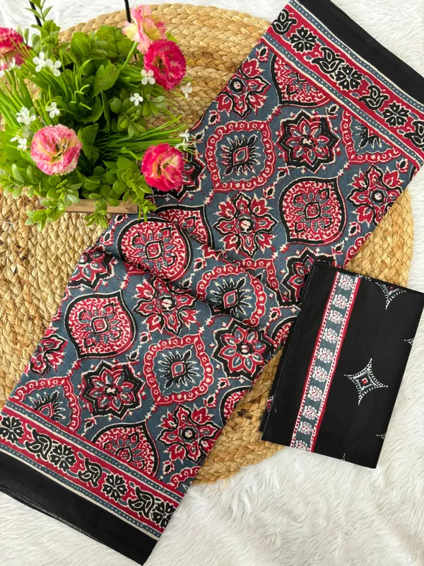 Stylish__Handicraft_Pure_Soft_MulMul_Ikkat_Hand_Print_Cotton_Saree_With_Blouse_Piece