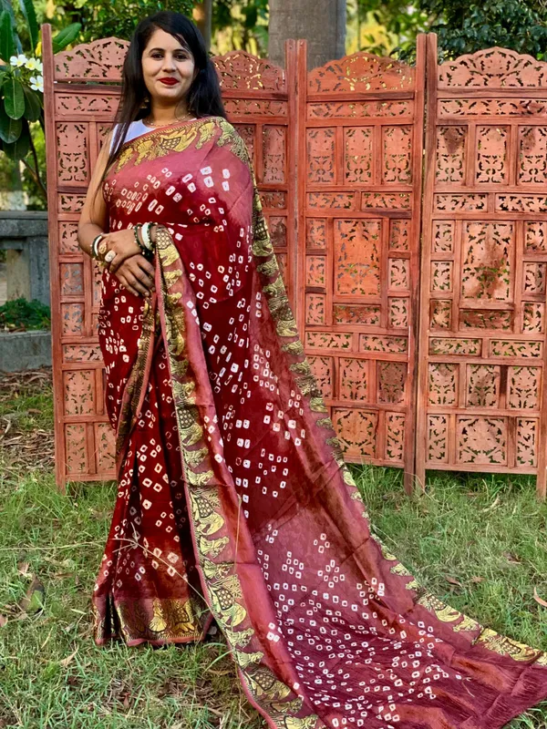 Beautiful_Bandhej_silk_Hand_Bandhej_Printed_Sarew_with_zari_woven_border_and_pallu