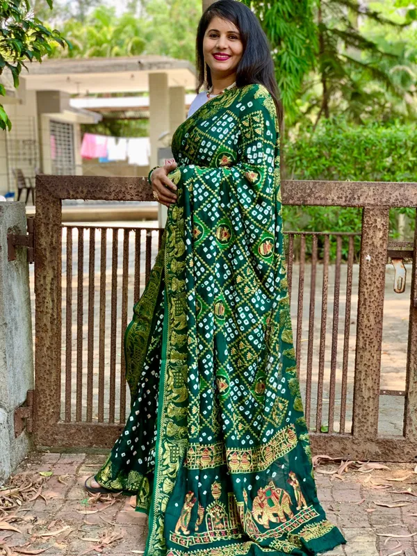 New_Bandhani_Silk_Zari_With_Stunning_Emroedry_Work_And_WovenBorder_Saree_Unstiched_Blouse_Fabric