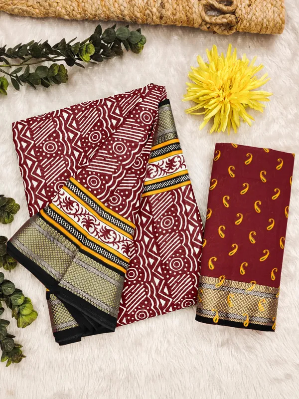 Red_New_Stylish_Zari_Border_Ajarkh_Block_Print_Pure_Mulmul_Cotton_Saree