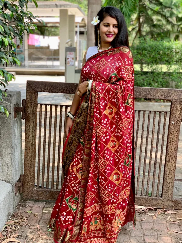 New_Bandhani_Silk_Zari_With_Stunning_Emroedry_Work_And_WovenBorder_Saree_Unstiched_Blouse_Fabric