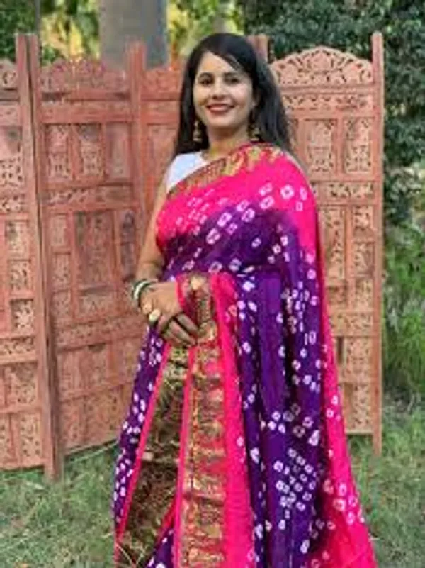 Beautiful_Bandhej_silk_Hand_Bandhej_Printed_Sarew_with_zari_woven_border_and_pallu