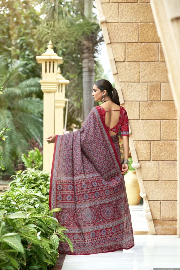 Beautiful_Handicraft_Pure_Soft_MulMul_Cotton_Ikkat_Hand_PrintedSaree_With_Blouse_Piece