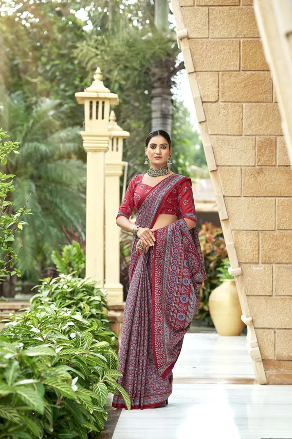 Beautiful_Handicraft_Pure_Soft_MulMul_Cotton_Ikkat_Hand_PrintedSaree_With_Blouse_Piece