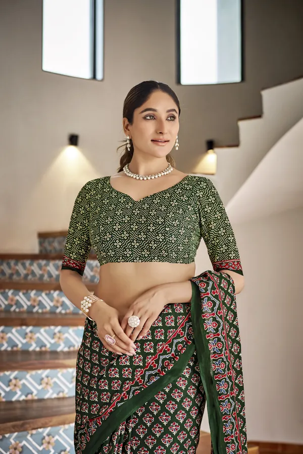 Beautiful_Handicraft_Pure_Soft_MulMul_Cotton_Ikkat_Hand_PrintedSaree_With_Blouse_Piece