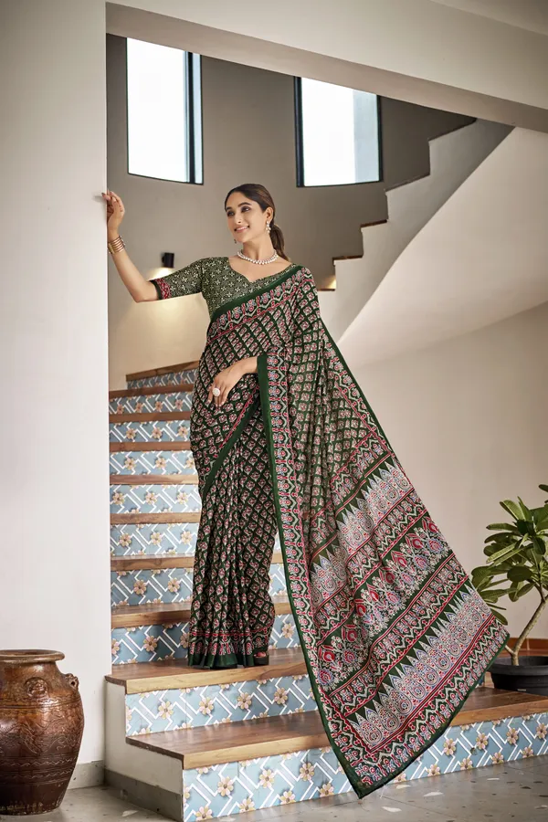 Beautiful_Handicraft_Pure_Soft_MulMul_Cotton_Ikkat_Hand_PrintedSaree_With_Blouse_Piece