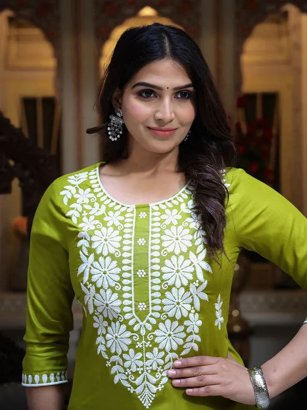 ELVISH_JAIPUR_Women_Floral_Embroidered_Regular_Chikankari_Kurta_with_Trousers