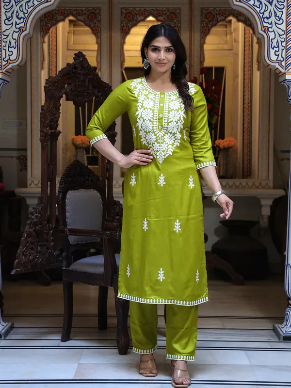 ELVISH_JAIPUR_Women_Floral_Embroidered_Regular_Chikankari_Kurta_with_Trousers