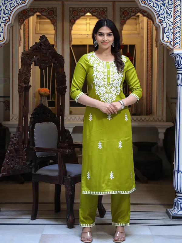 ELVISH_JAIPUR_Women_Floral_Embroidered_Regular_Chikankari_Kurta_with_Trousers