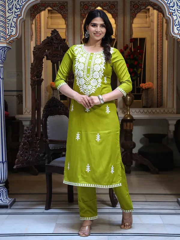 ELVISH_JAIPUR_Women_Floral_Embroidered_Regular_Chikankari_Kurta_with_Trousers