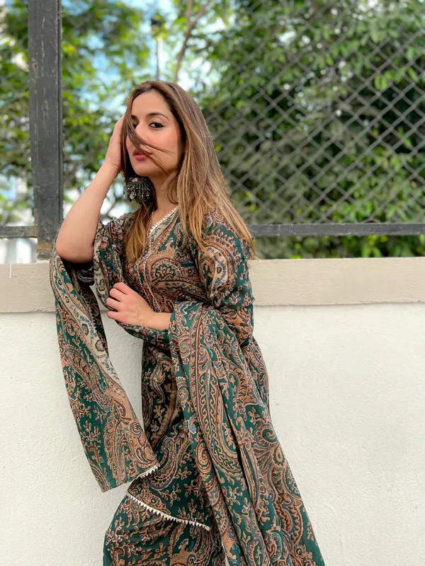 Green_Paisley_Cotton_Printed_Kurta,_Pant_&_Dupatta__Set