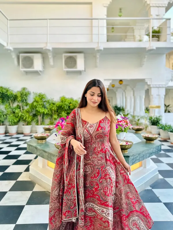 Red_Paisley_Mandana_Printed_Kurta_with_Dupatta_set