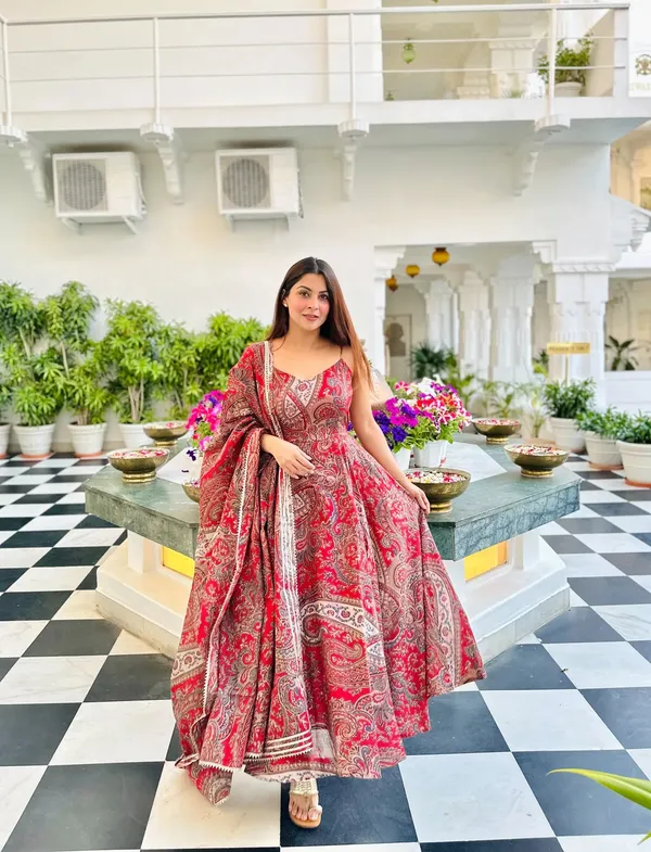 Red_Paisley_Mandana_Printed_Kurta_with_Dupatta_set