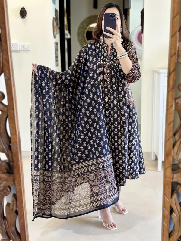 Women_Blue_Kurta_and_Pant_With_Dupatta_Set