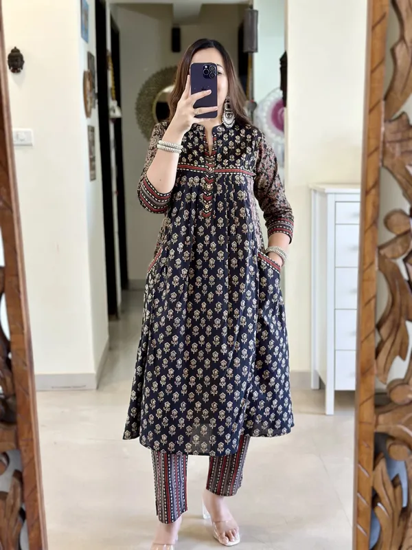 Women_Blue_Kurta_and_Pant_With_Dupatta_Set