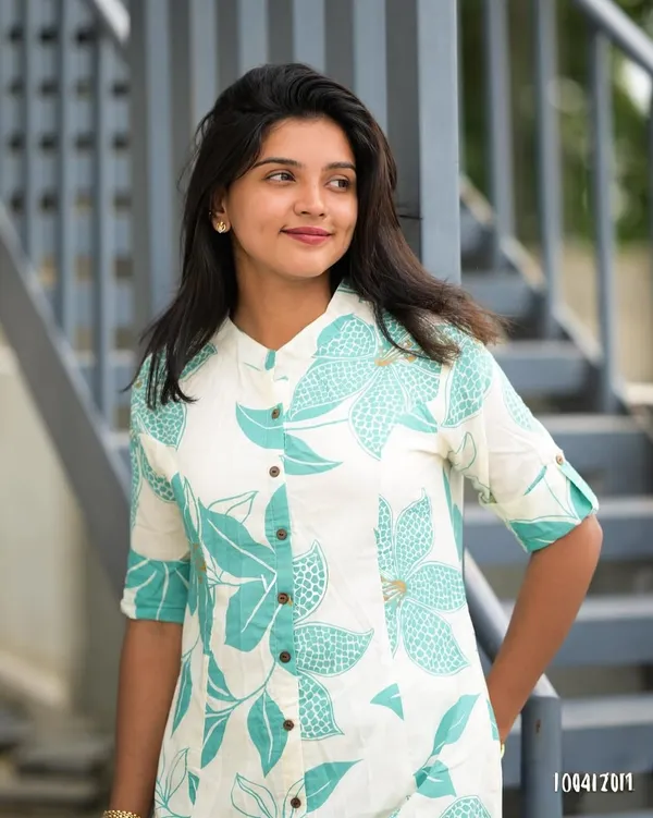 Green_&_White_Floral_Cotton_A-Line_Kurti_With_Ankle-Length_Palazzo_Set_For_Women