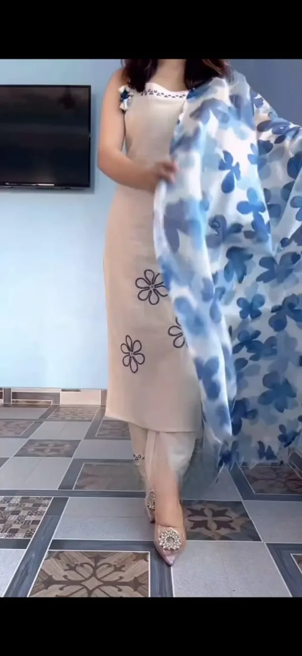 Cotton_Embroidered_Cut_Sleeve_Kurta_With_Pant_&_Dupatta_Set__.
