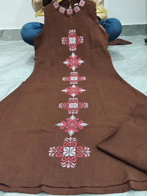 Cotton_Embroidered_Cut_Sleeve_Kurta_&_Pant_Set__.