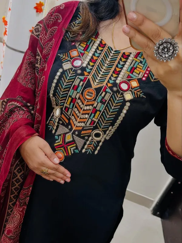 Cotton_Embroidered_Kurta_With_Pant_&_Dupatta_Set__.