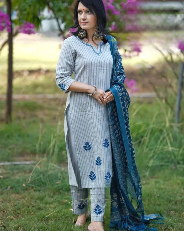 Cotton_Embroidered_Kurta_With_Pant_&_Dupatta_Set__.