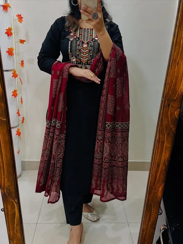 Cotton_Embroidered_Kurta_With_Pant_&_Dupatta_Set__.