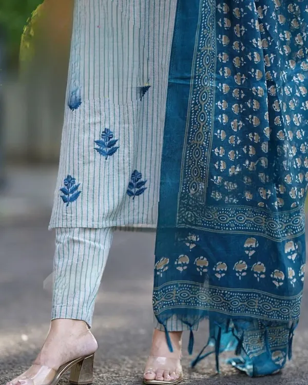 Cotton_Embroidered_Kurta_With_Pant_&_Dupatta_Set__.