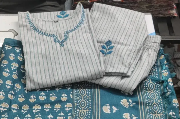Cotton_Embroidered_Kurta_With_Pant_&_Dupatta_Set__.