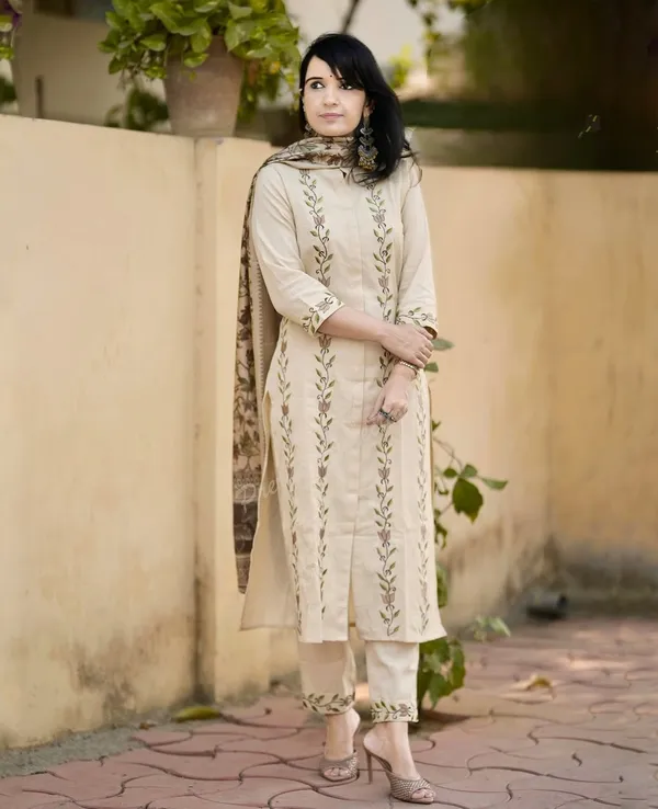 Cotton_Embroidered_Kurta_With_Pant_&_Khadi_Silk_Dupatta_Set__.