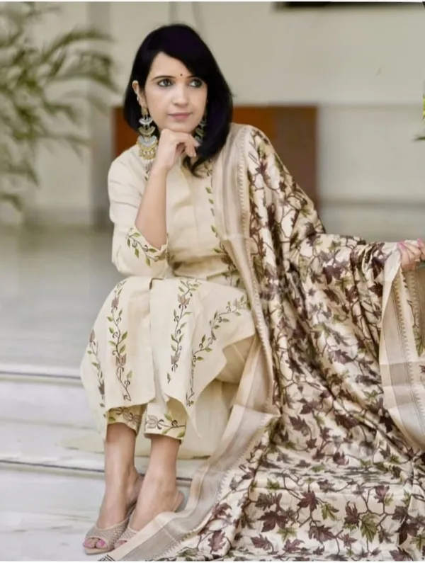 Cotton_Embroidered_Kurta_With_Pant_&_Khadi_Silk_Dupatta_Set__.