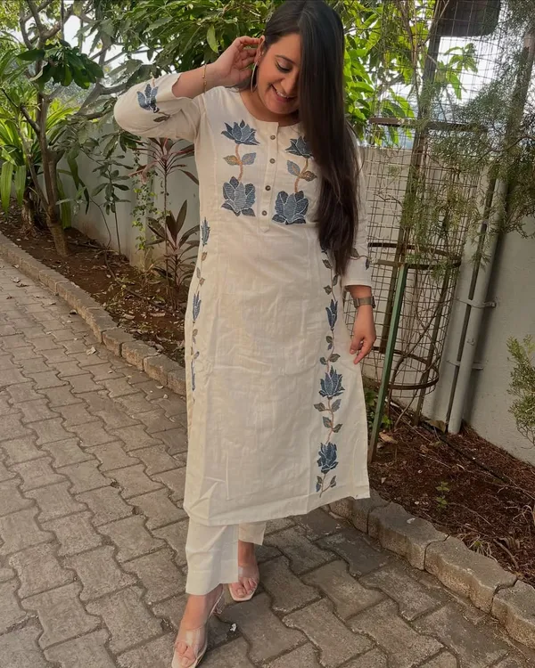 Off-White_Cotton_Embroidered_Kurta_&_Pant_Set