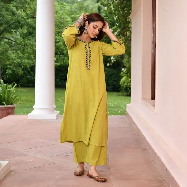 Cotton_Embroidered_Kurta_&_Pant_Set__.