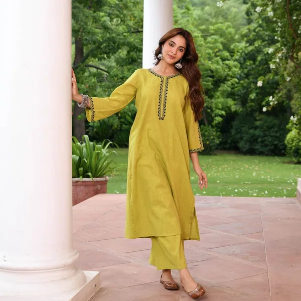 Cotton_Embroidered_Kurta_&_Pant_Set__.