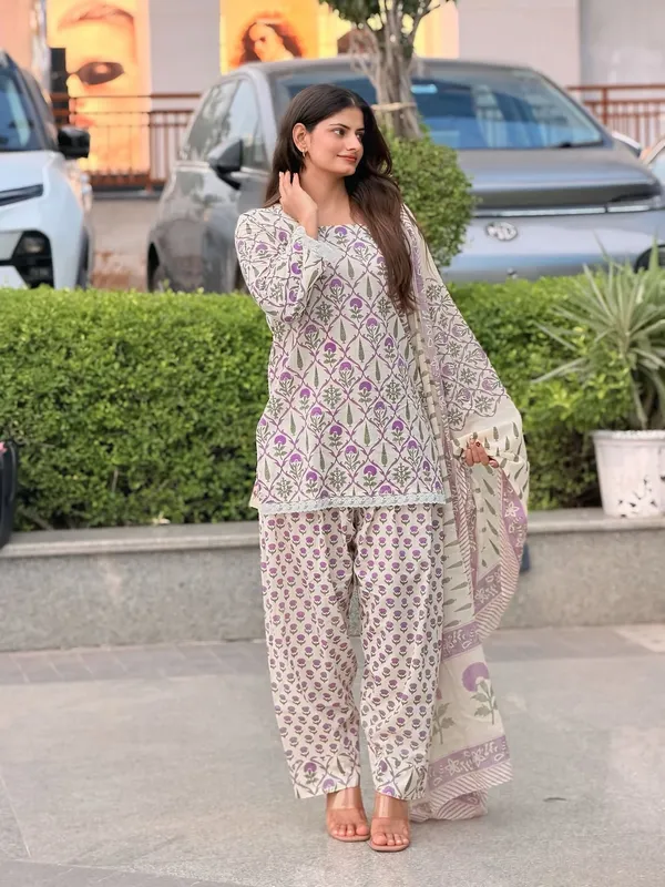 Cotton_Floral_Block_Print_Short_Kurti_With_Pant_&_Dupatta_Set__.