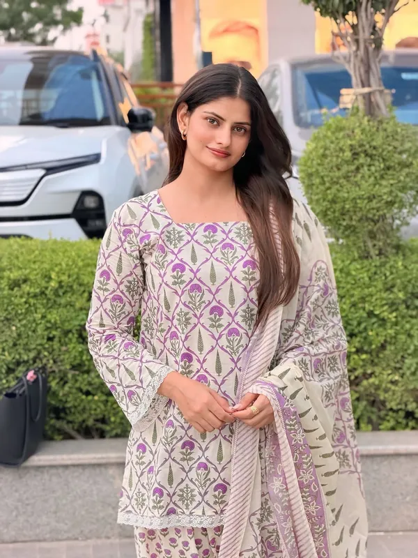 Cotton_Floral_Block_Print_Short_Kurti_With_Pant_&_Dupatta_Set__.
