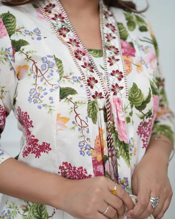 Cotton_Floral_Print_Kurta_With_Pant_&_Dupatta_Set__.