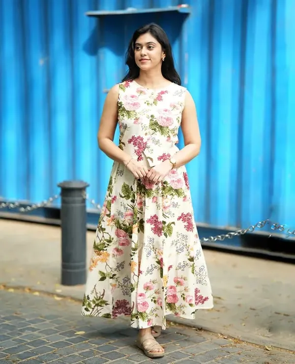 Cotton_Floral_Top_With_Inner_Lining_&_Skirt__.