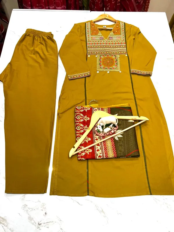 Cotton_Kurta_With_Pant_&_Malmal_Dupatta_Set__.