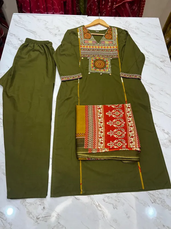 Cotton_Kurta_With_Pant_&_Malmal_Dupatta_Set__.