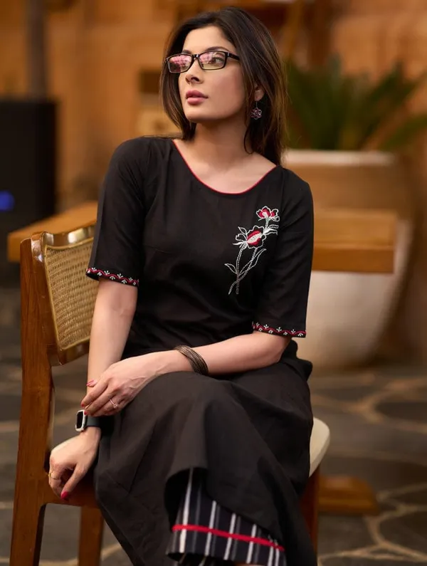 Black_Cotton_Kurta_&_Pant_Set