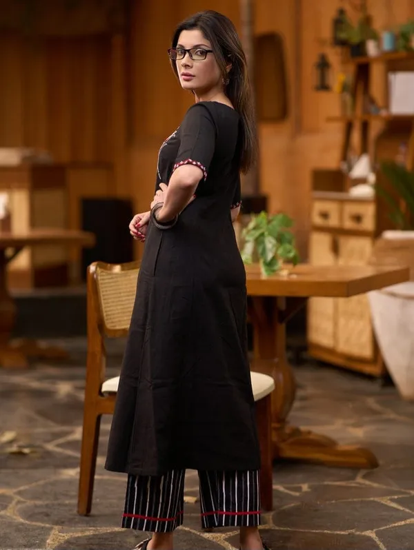 Black_Cotton_Kurta_&_Pant_Set