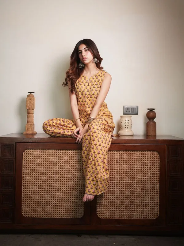 Cotton_Printed_Short_Kurta_With_Pant__.