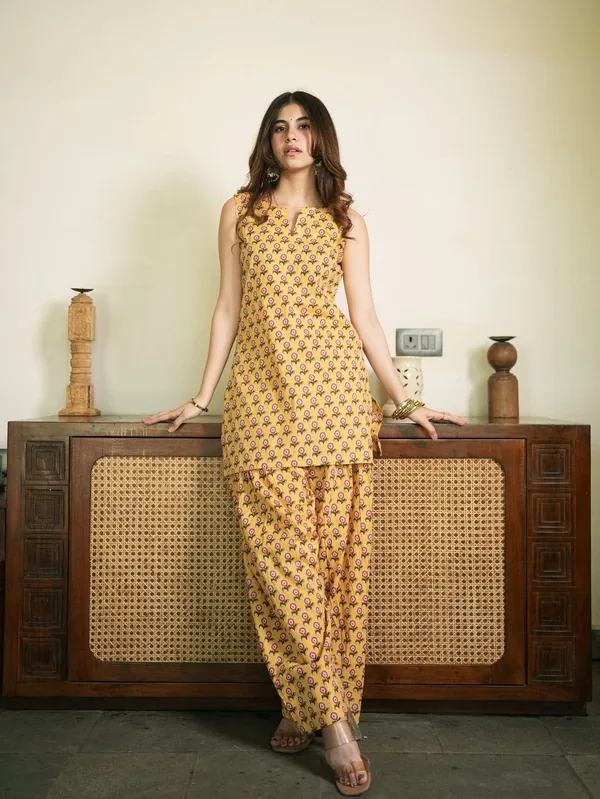Cotton_Printed_Short_Kurta_With_Pant__.