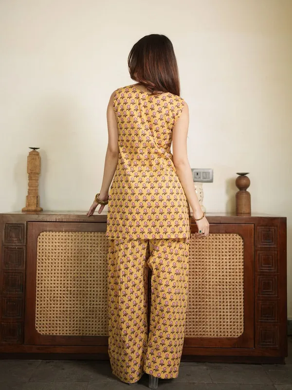 Cotton_Printed_Short_Kurta_With_Pant__.