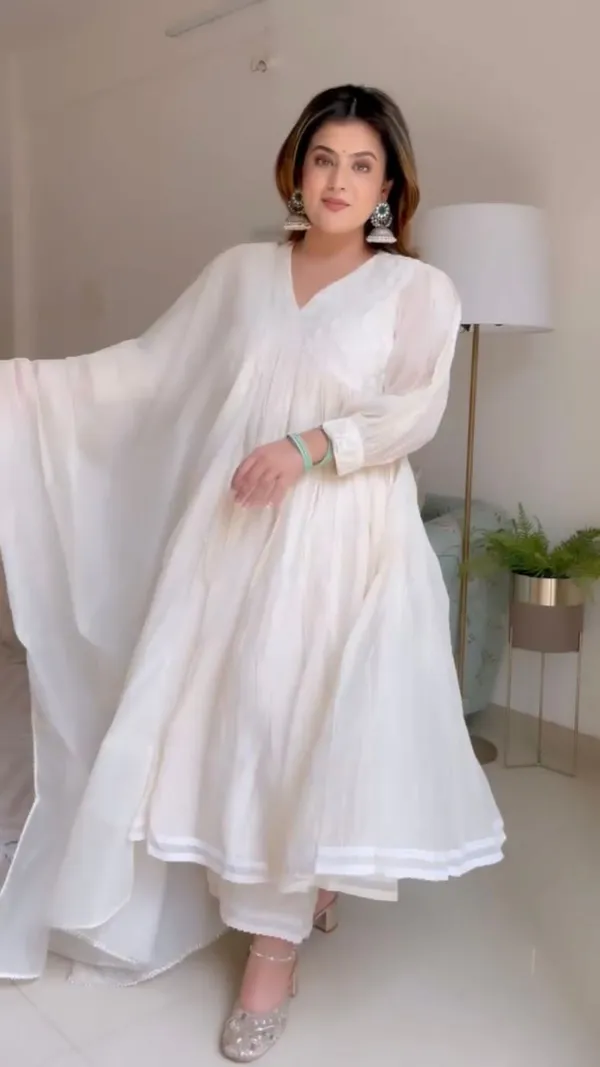 Off-White_Embroidered_Chanderi_Kurta_With_Lining_Inside_Along_With_Pant_&_Chanderi_Dupatta_Set