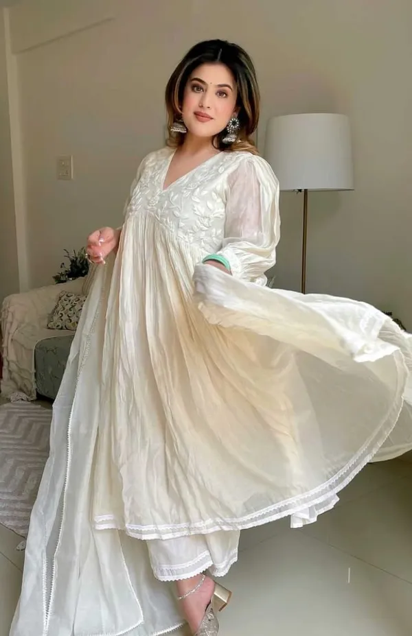 Off-White_Embroidered_Chanderi_Kurta_With_Lining_Inside_Along_With_Pant_&_Chanderi_Dupatta_Set