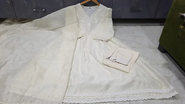 Off-White_Embroidered_Chanderi_Kurta_With_Lining_Inside_Along_With_Pant_&_Chanderi_Dupatta_Set