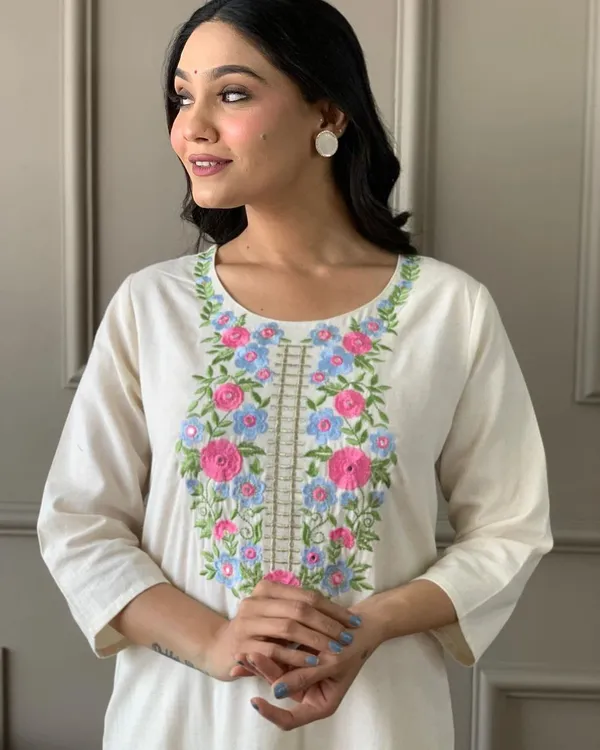 Off-White_Khadi_Cotton_Embroidered_Kurta_With_Pant_&_Dupatta_Set