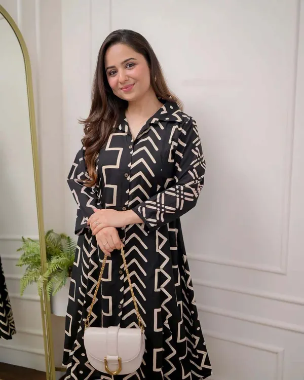 Chokhi_Bandhni_Women's_Cotton_Printed_A-line_Kurta_and_Pant_Set
